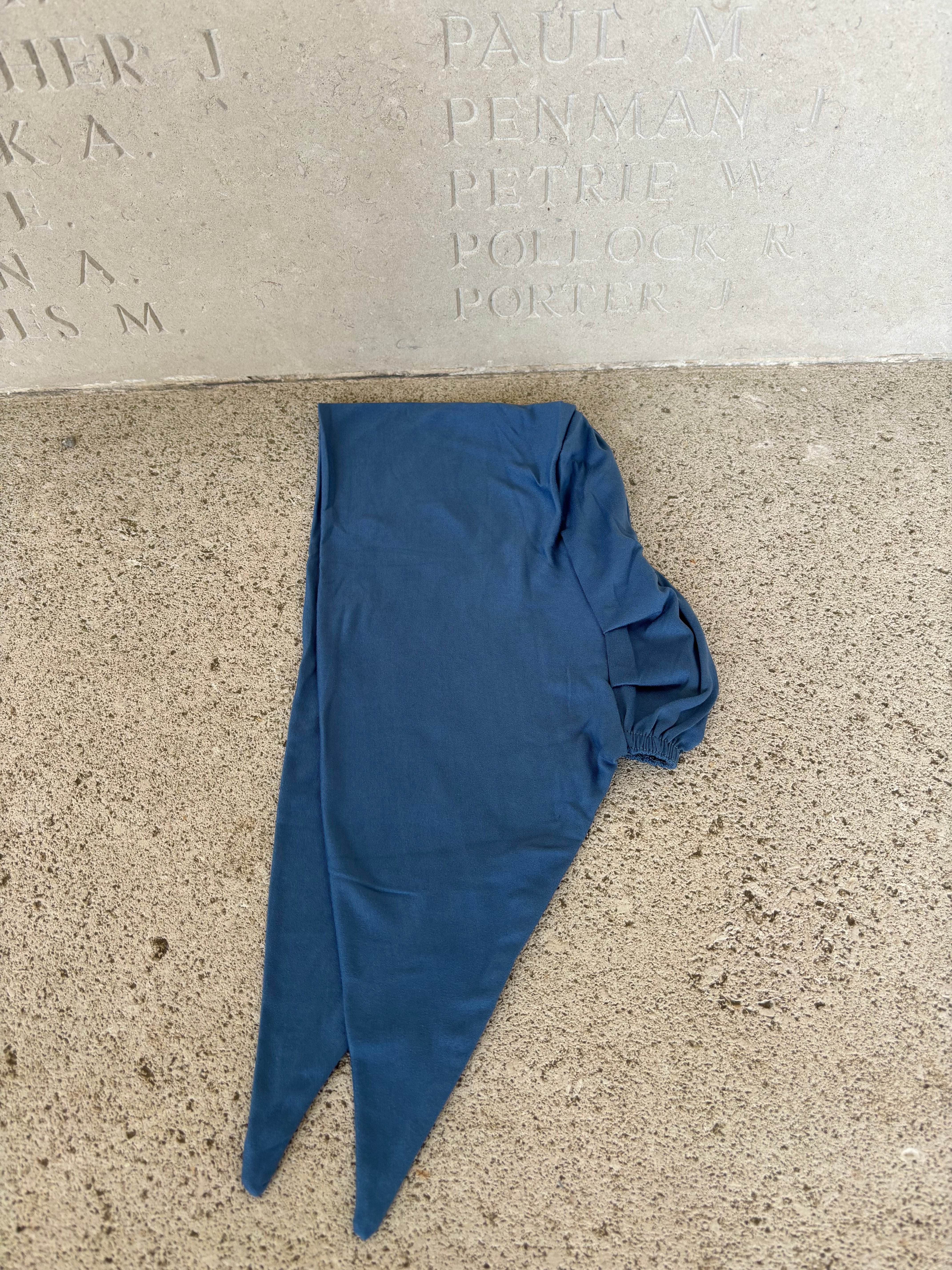 Bonnet à nouer bleu océan